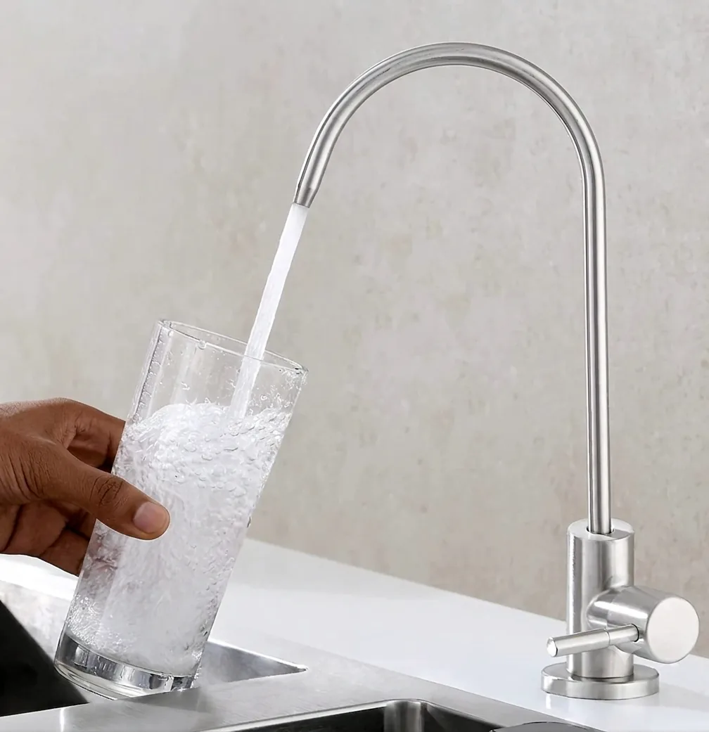 Home Water Purifier Maldives – Compare Purofy Systems 14 A glass filling quickly from a Purofy reverse-osmosis faucet