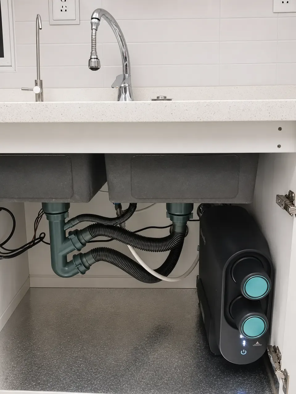 Home Water Purifier Maldives – Compare Purofy Systems 7 Purofy X7 Pro installed beneath a kitchen sink